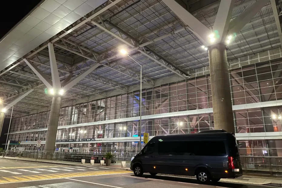 Van executiva Mercedes-Benz Sprinter no Aeroporto de Viracopos, transfer saindo de Jundiaí