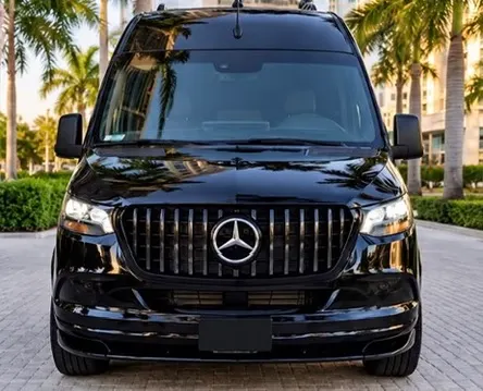 Frente de van executiva Mercedes-Benz Sprinter preta